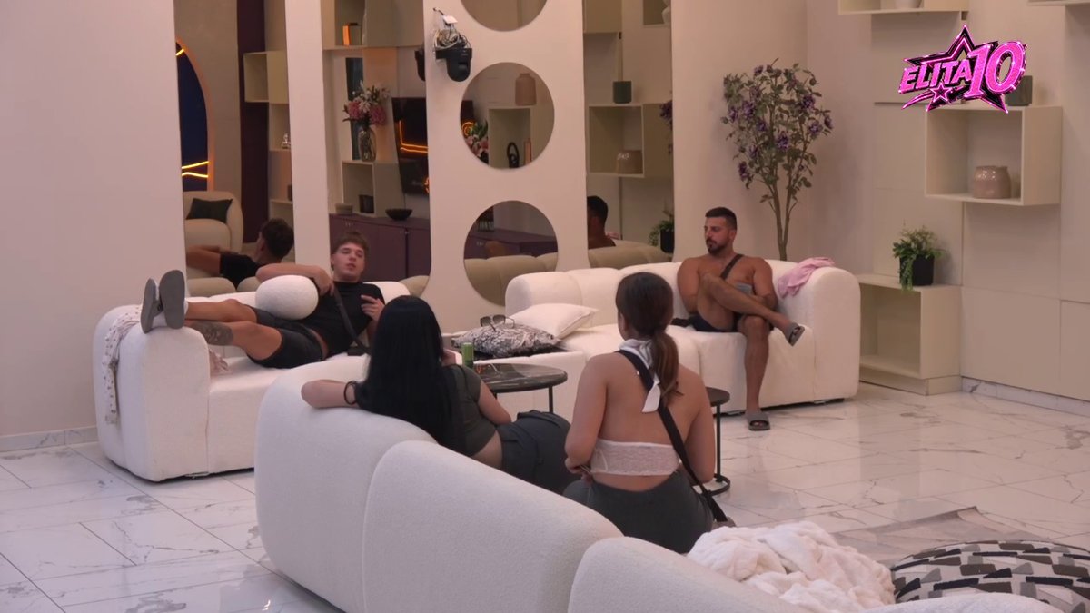 Rekao si da sam druga Maca Diskrecija: Jovana saterala Velju u ćošak, žestoko ga izrešetala zbog prozivki! (VIDEO)