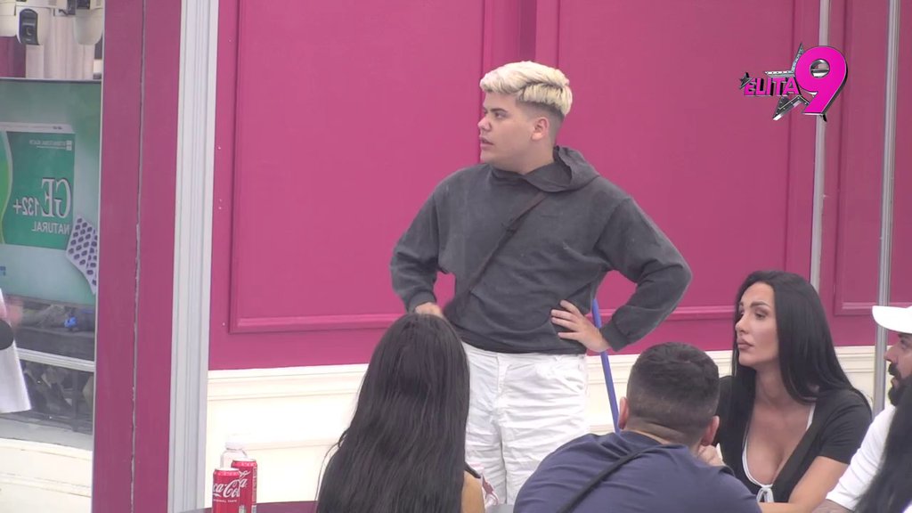 UZEĆU DEVOJAČKO PREZIME SVOJE MAJKE: Luka šokiran saznanjem da Baja ne želi Anitu za snajku, zabranio mu da joj da prezime Vujović (VIDEO)