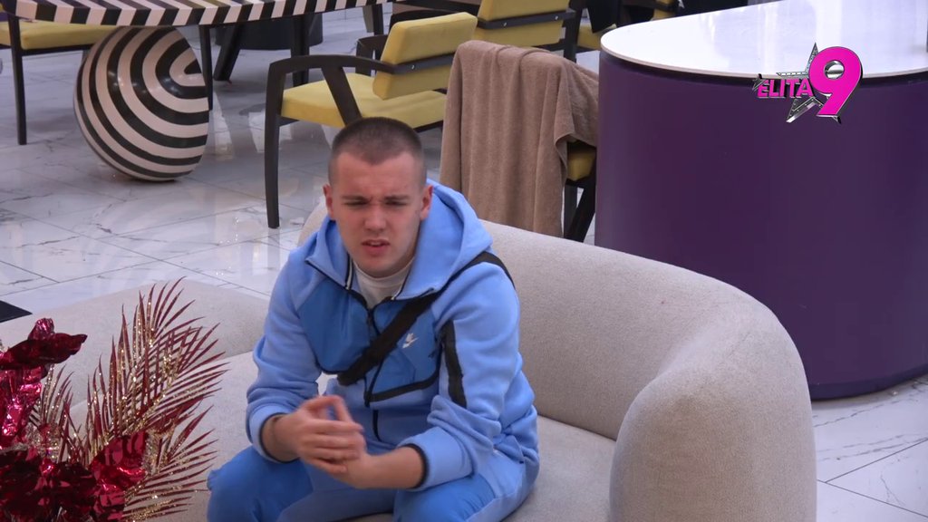 Napravila sam sr*nje: Aneli shvatila da joj niko od porodice neće doći za Novu godinu, Dača je utešio! (VIDEO)