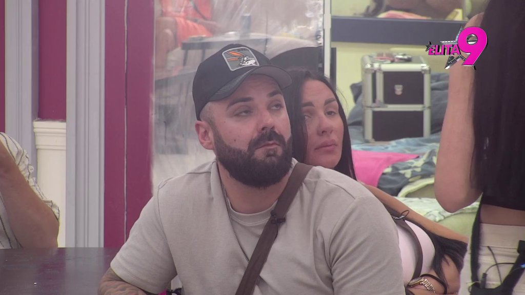 Ko koga tu gleda i odmerava: Luka i Anita sumnjaju da Aneli stalno pravi priču sa njima, ona skočila kao oparena da se opravda (VIDEO)