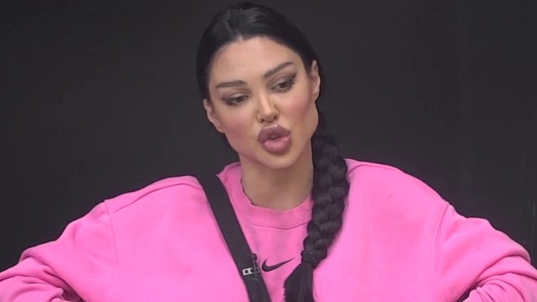 Babetina na sedativima, pi*ki i vrača, ćerku joj razvlače kao jufku: Maja Marinković otresla Groficu o patos, pa urnisala Aneli: Imati dete sa njom je smrtna kazna, čovek je Noru napravio na poziv (VIDEO)