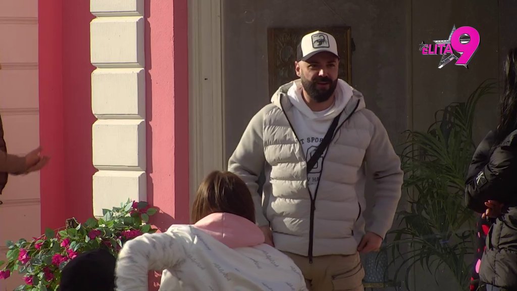 Ima tikove ustima i oči izbaci ka gore! Luka imitirao Anitu, učesnici POPADALI OD SMEHA, ona otkrila šta je najviše nervira kod njega! (VIDEO)