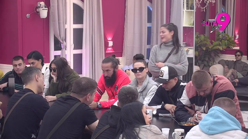 Još jedno prijateljstvo na tankom ledu! Anđelo natrljao Mini na nos druženje sa Anitom, Asmin dolio ulje na vatru: Rekla je da joj kasni... (VIDEO)