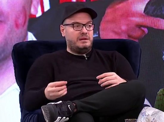 PEVAČU POZLILO, PA SE SRUŠIO USRED EMISIJE! Kasnije se povukao iz javnosti, a danas ga ne biste prepoznali: Smršao je 56 KG (FOTO)