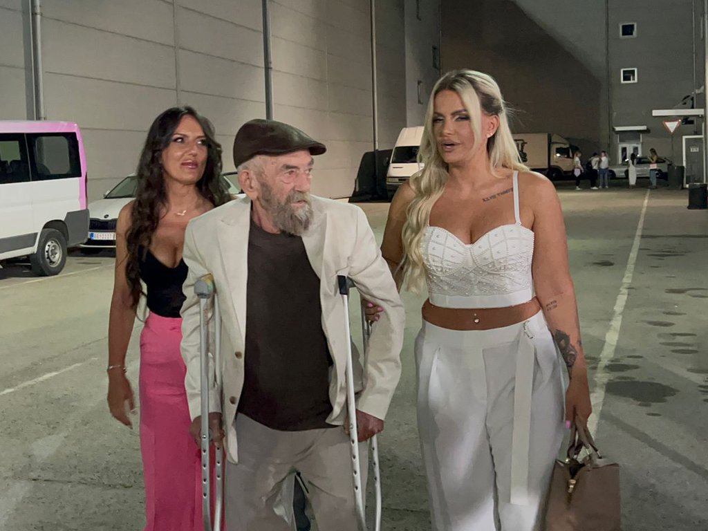 MATORIN OTAC NA ŠTAKAMA DOŠAO NA SUPERFINALE ELITE 8! Uz njega je sve vreme ova bivša učesnica rijalitija, Tomićeva će joj biti zahvalna (FOTO+VIDEO)