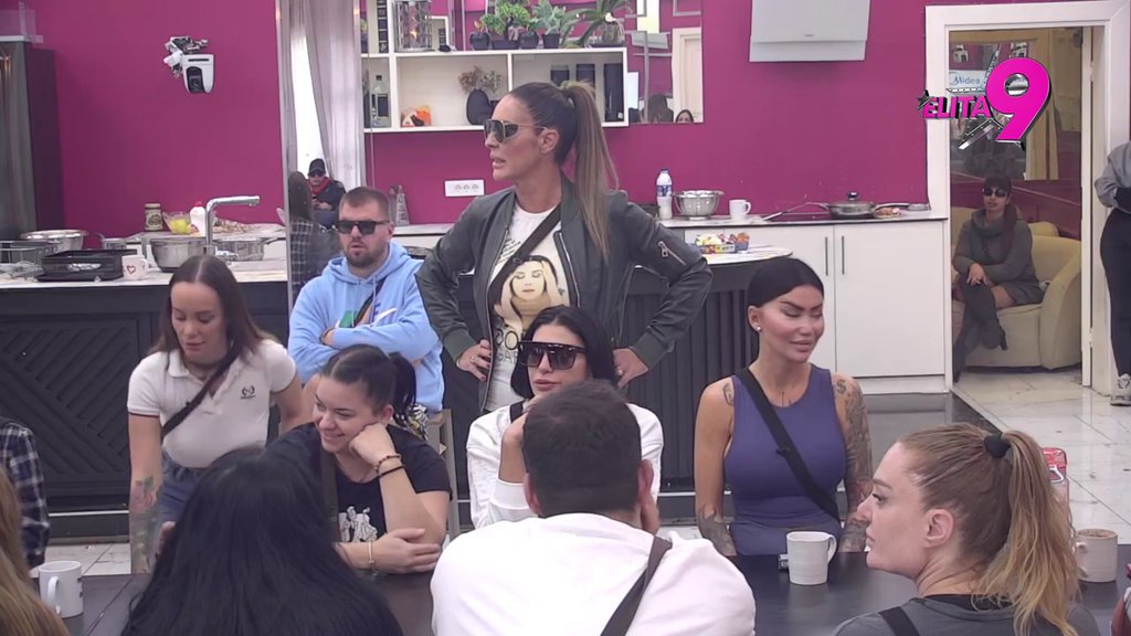 STAVIO IH NA PIJEDESTAL: Bora Santana tvrdi da su ove tri učesnice oličenje PAKOSTI! Uz stihove im poručio šta misli o njima! (VIDEO)