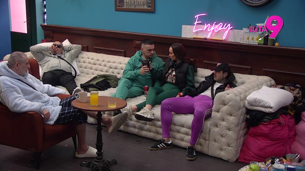 Nova poniženja, nova naređenja! Teodora više ne može da smisli Bebicu, sve ga više tretira kao kera! (VIDEO)