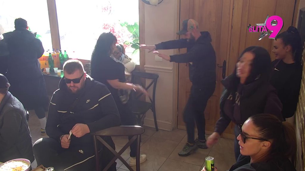 Džon Travolta i Olivija Njutn Džon PALI U ZABORAV, naspram Luke i Milosave! Lome kukove i uvijaju se u ritmu muzike! (VIDEO)