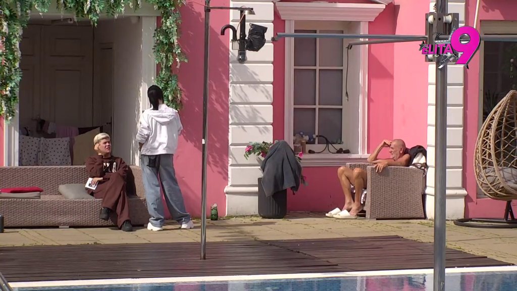 OSIM MAME, JA NEMAM PRIJATELJA: Uroš uplakan priznao razočaranje jer mu Comara nije čestitala Vaskrs, Vanja i Mića je OSUDILI! (VIDEO)