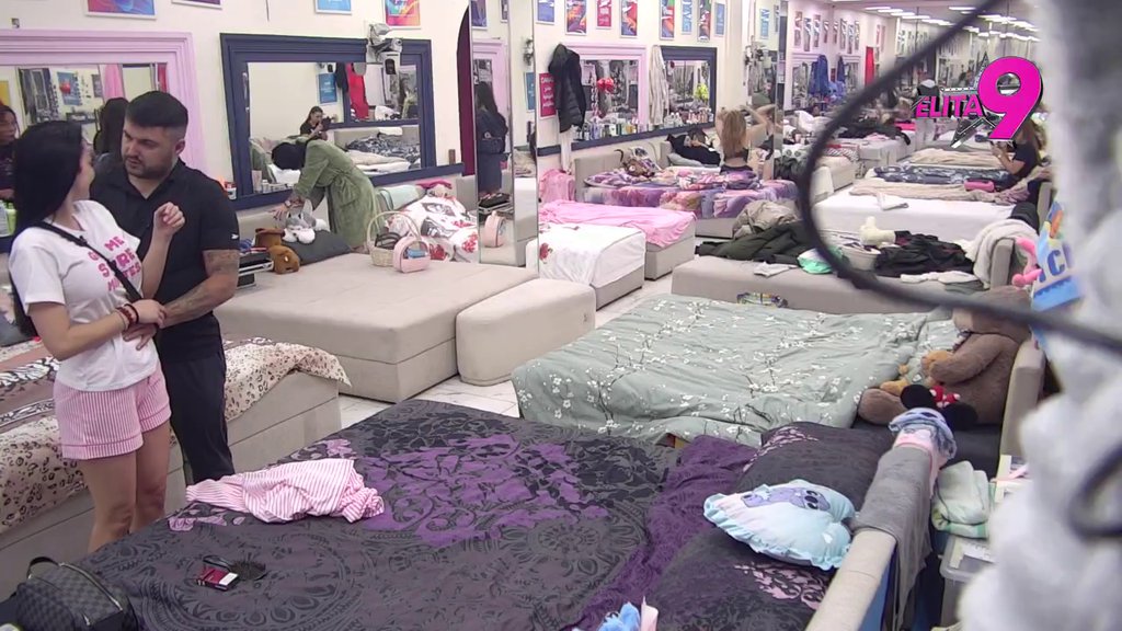 Tvoj osmeh je moj uspeh! Asmin obasipa Maju nežnostima, ona CVRKUĆE pored njega! (VIDEO)