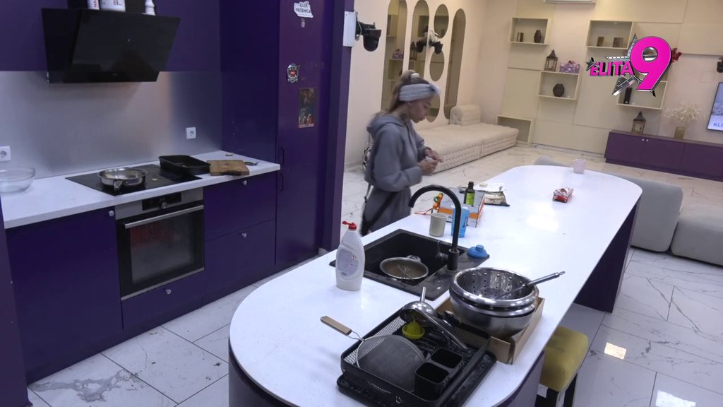 Bacila se na posao: Aneli rešila da očara Đukića svojim kuliranrskim sposobnostima! (VIDEO)