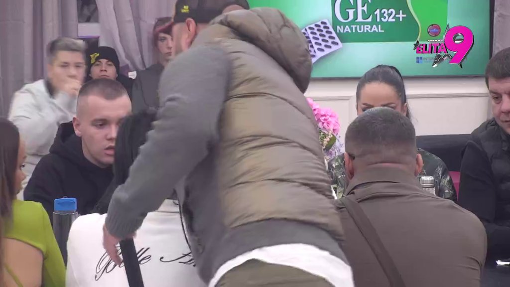 Ovo je Noa Vujović, dozvolio si da mu se preti: Luka izlaganjem o Asminu izazvao muk, pa probudio gnev kod Aneli: Mama ga je nagovarala da ti priča da si BLAM, pisala mi je... (VIDEO)