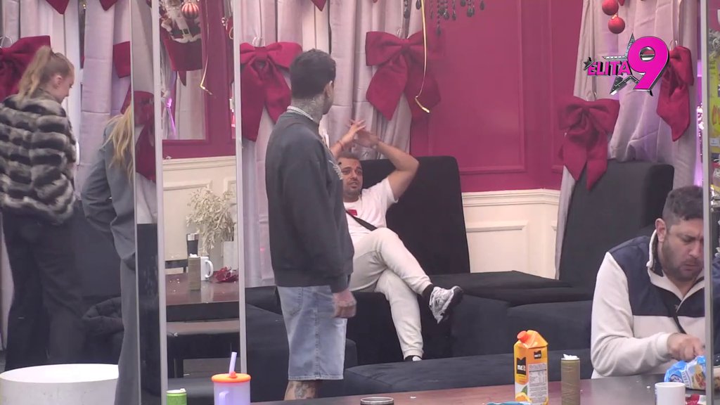 Smrdi na punjene piliće, kad sam joj uhvatio nogu, kod pete SVE TVRDO: Bora ne dolazi sebi zbog Anastasijinih poniženja, rešio da progovori o njoj: Šta ona misli, da joj je ZLATNA PI*KA?! (VIDEO)