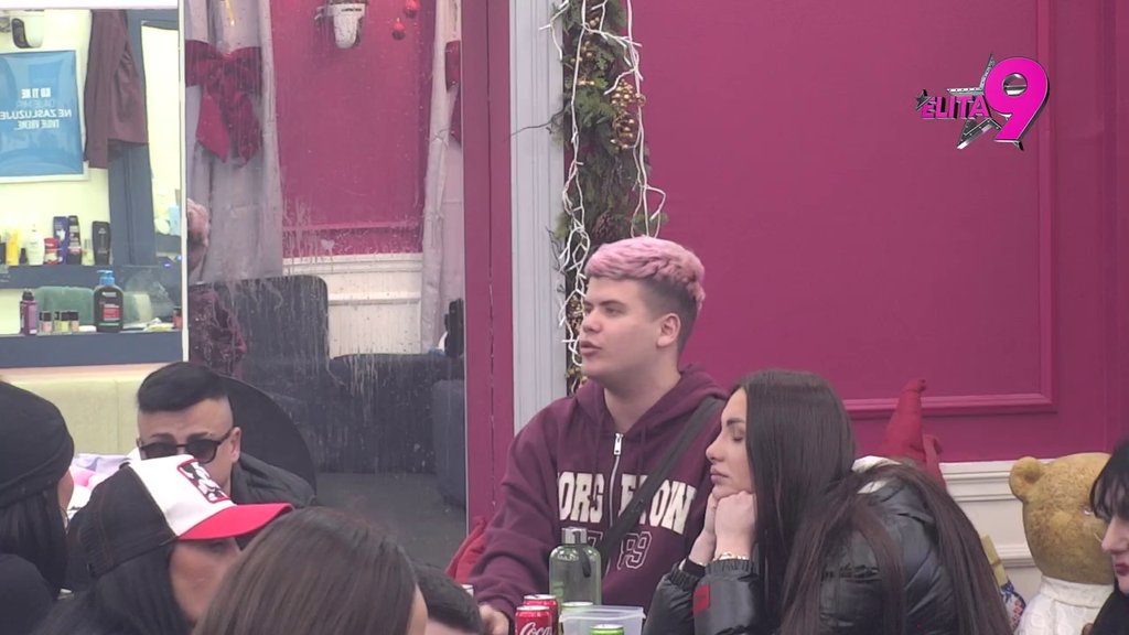 Doživeo pomračenje: Bora Santana prekinuo skin care rutinu i žestoko izvređao advokaticu, pa oduvao i Uroša Stanića! (VIDEO)