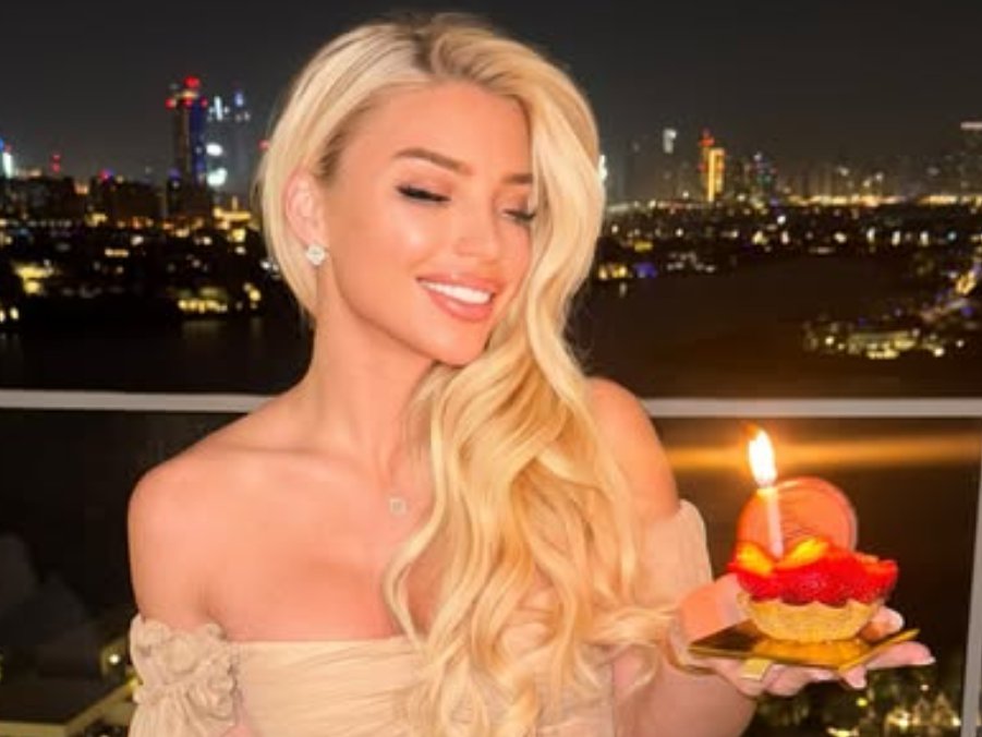 MILICI KEMEZ CELO LICE CRVENO I U OŽILJCIMA! Bivša zadrugarka šokirala, hladi glavu klimom u automobilu: Zabrinula mnoge