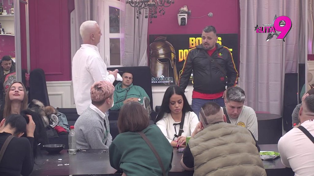 Novi nož u leđa za Vanju Živić! Pala joj vilica kada je saznala da je Kačavenda odrukala, Miki poslao Peji indirektno upozorenje: Mora da pazi... (VIDEO)