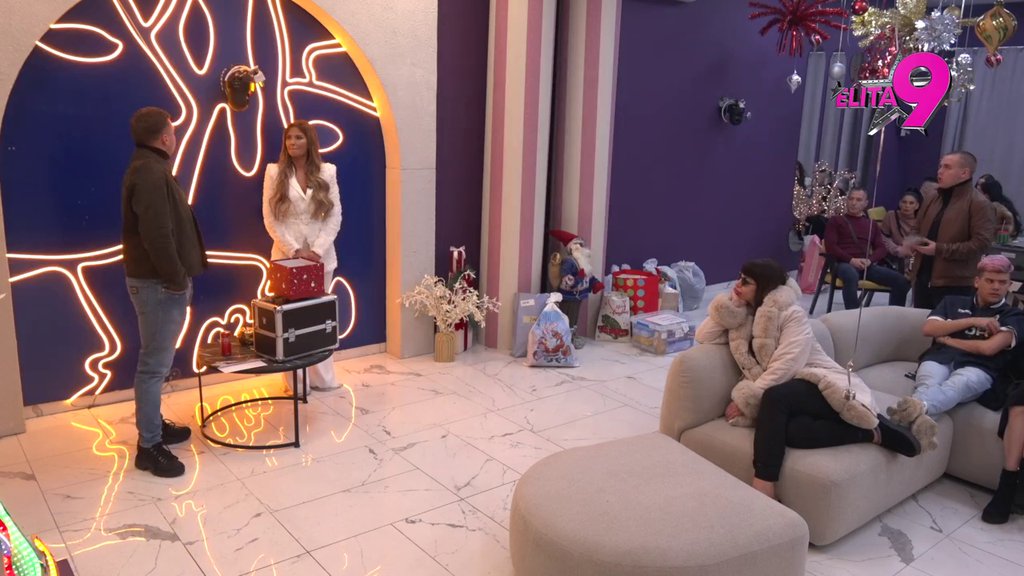 Ne daj Bože da pišem devojkama svojih drugara! Dačo uništio Karića zbog muvanja Sofi, pa ga udario gde je najtanji: Želeo sam da imam kodekse kao ti, ali... (VIDEO)