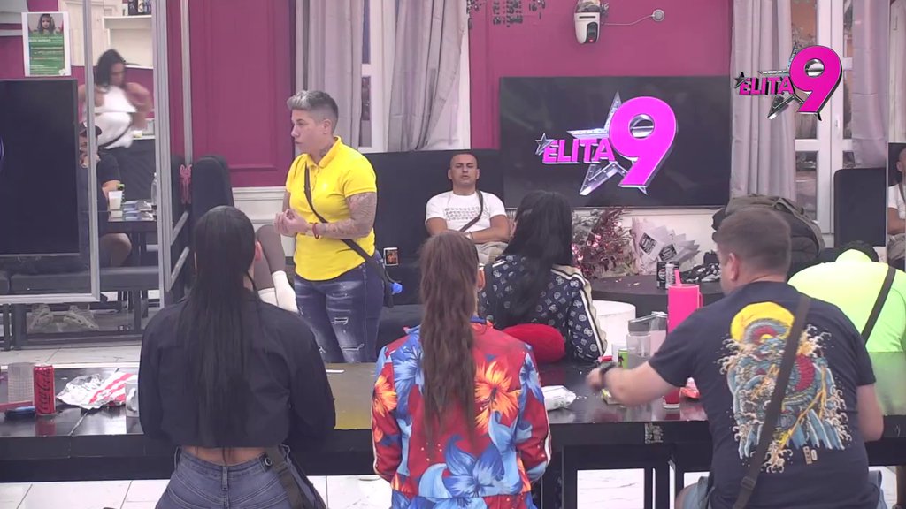 Hana na stubu srama! Svi osudili njeno ponašanje, ona se od muke složila sa Aneli: Ovo je moj blam! (VIDEO)
