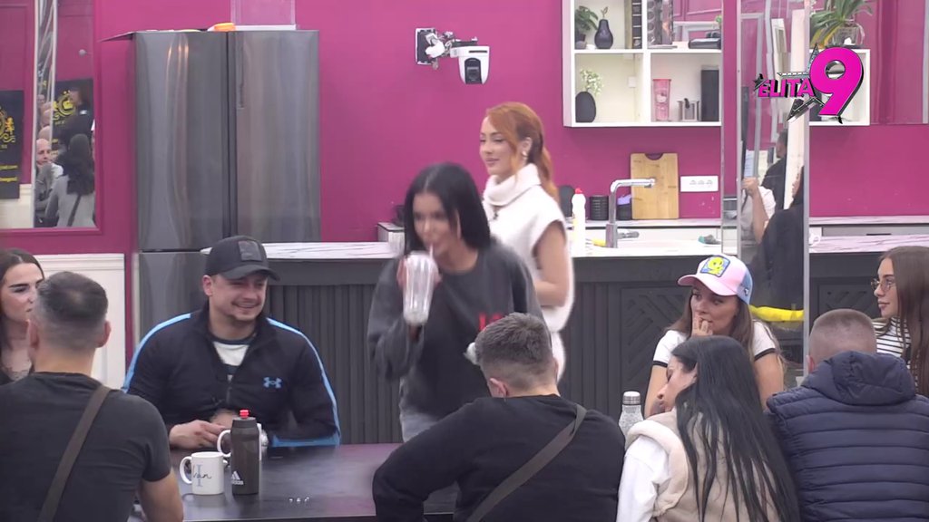 Bacila oko na drugog?! Sofija otkrila da joj igra srce za jednim učesnikom, Anita priznala: Išla bih s Lukom na Rajsko ostrvo, ON SE NIŠTA NE PITA (VIDEO)