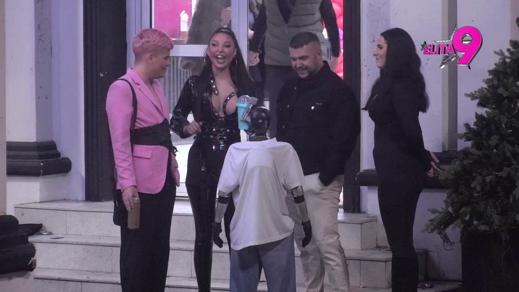 Ne može da sakrije ljubomoru: Alibaba izgoreo zbog Majine igračke, nikako da se obuzda! (VIDEO)