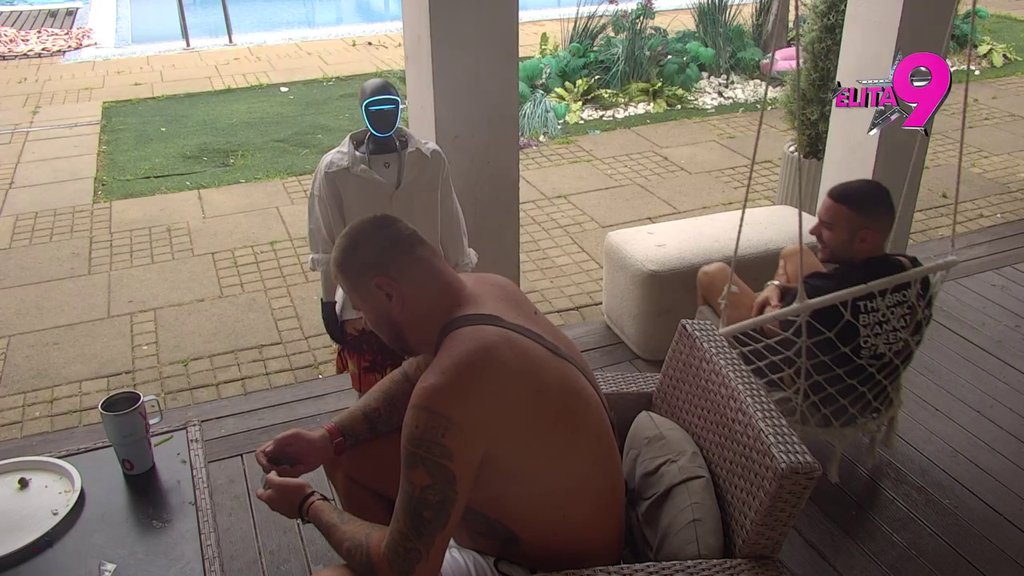 Sve joj lađe potonule: Boginja se pokunjila zbog Anđelove nove ODJAVE, nikako ne shvata šta radi pogrešno (VIDEO)