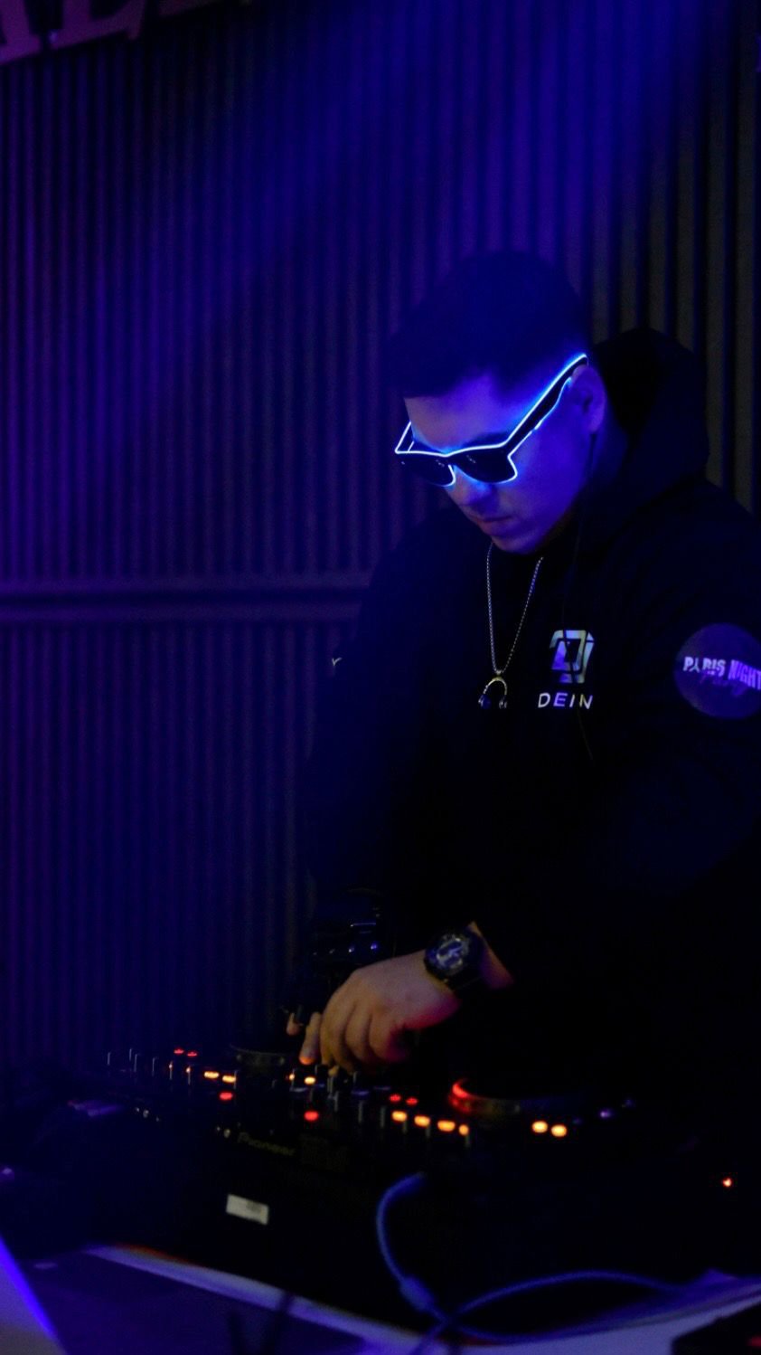 VEČERAS ĆE TAKMIČARI OSTATI U ŠOKU! U ELITU stižu njih dvoje, takmičarima će popadati vilice kada ih budu videli (FOTO)