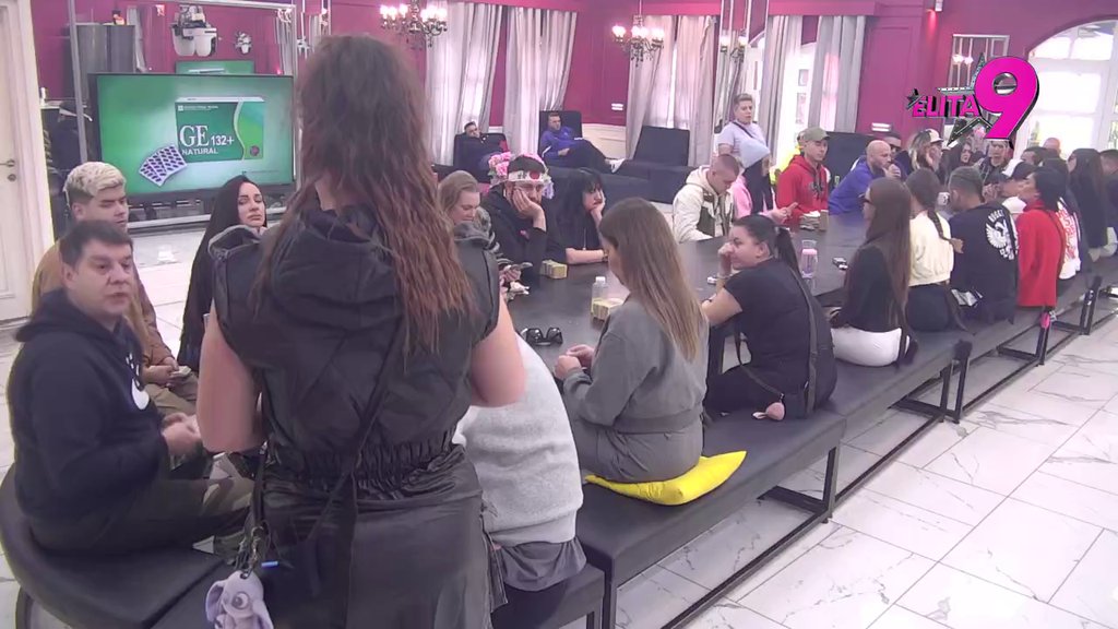 PAO POLJUBAC! Kada je čuo šta mu je Matora poručila, Alibaba je zgrabio i celu izljubio! (VIDEO)