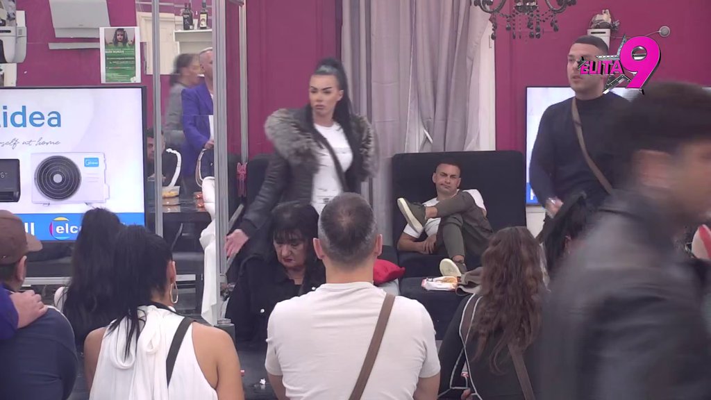 ŠOKIRAN ONIM ŠTO ČUJE: Anđelo stekao utisak da je Aniti svejedno da li dete rađa Luki ili Filipu! (VIDEO)