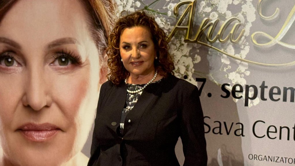 MALOLETNE SU POSTALE MAJKE: Ove pevačice tada su trpele osude okoline, a danas otvoreno i ponosno govore o svojoj odluci