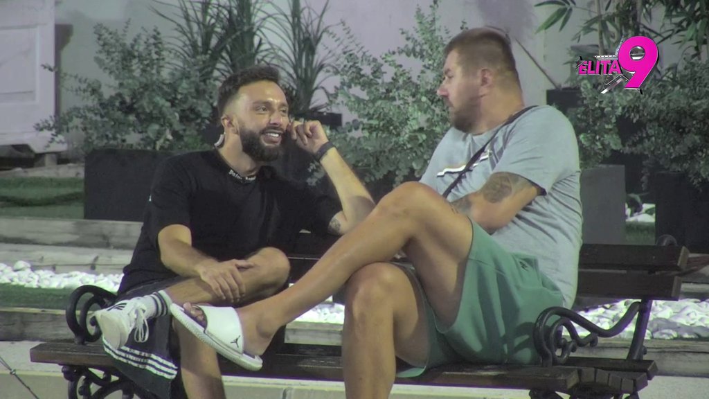 Bahatost joj je na prvom mestu, izgovara... Janjuš udario nikad jače po Kačavendi, pa osudio Maju, Asmina i Staniju U PAKETU (VIDEO)