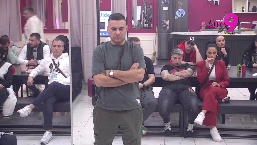 Pa ljudi, ko ovu dramu režira?! Bebici se 'reže' srce na pomen hotela i Teodore i Đukića, Delićeva pokušala da obrne palačinku (VIDEO)