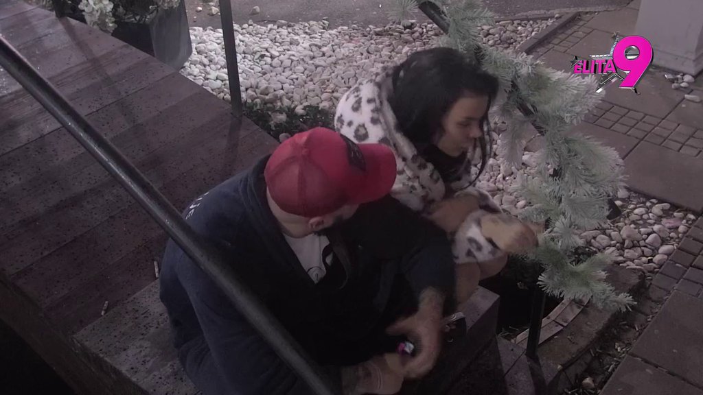 PLAČE I JECA! Anita zakukala posle svađe sa Lukom, pa završili zajedno u krevetu! (VIDEO)