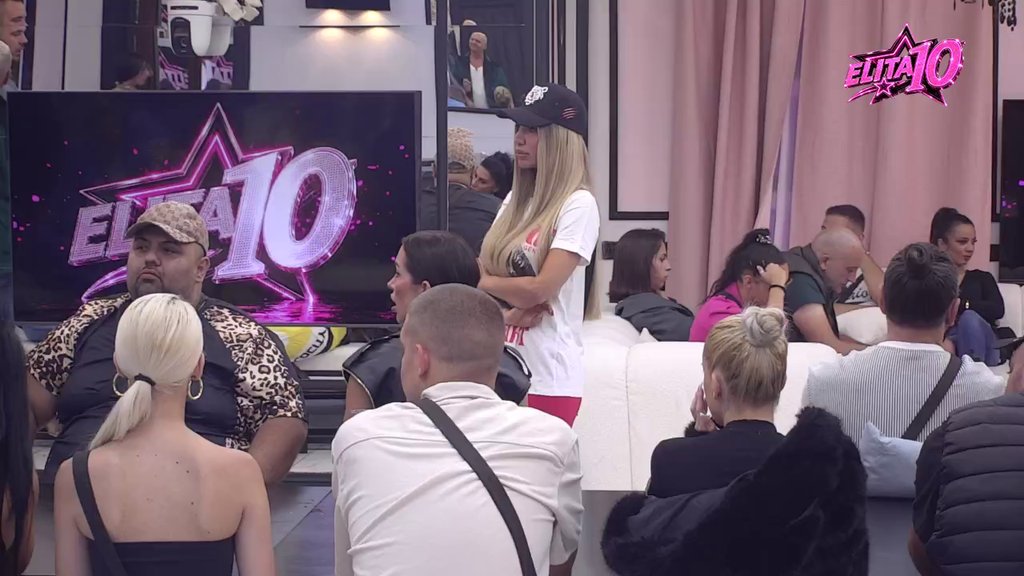 Haos na samom početku: Nova drama Aneli i Đukića, ona pokušala da ga obrlati i našla novo opravdanje za dopisivanje sa Carem! (VIDEO)