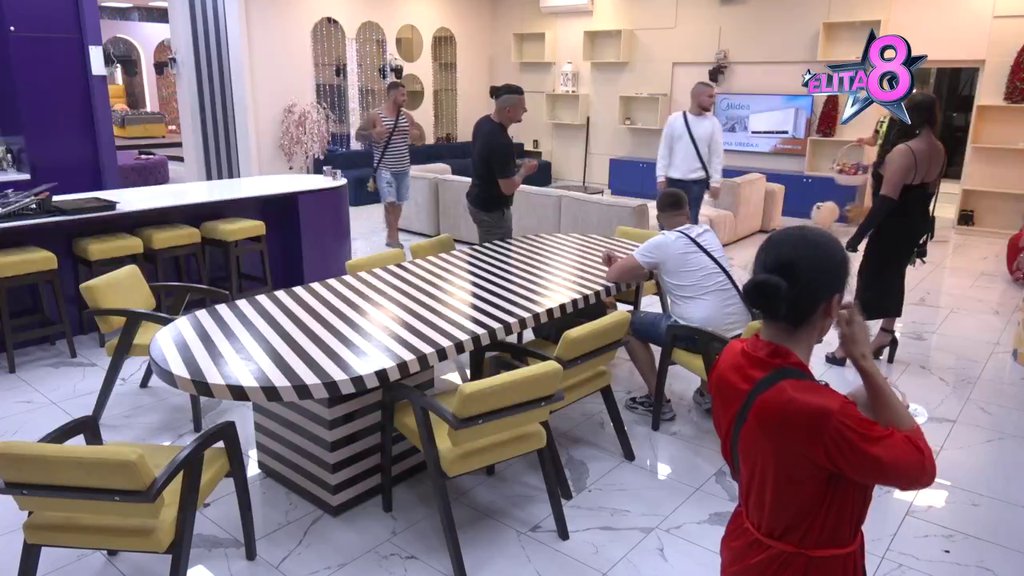 STIGLO IZNENAĐENJE ZA ODABRANE: Veliki šef ponovo pokazao da je široke ruke! (VIDEO)