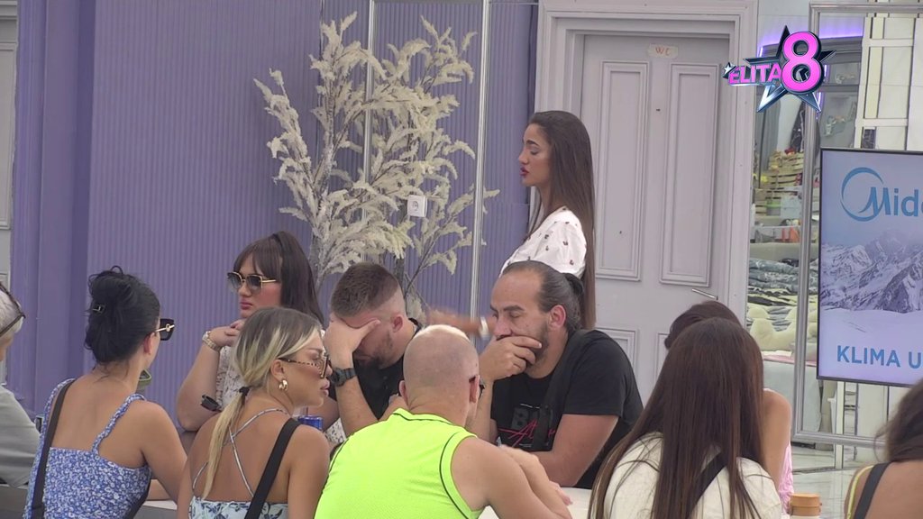 MIZERAN JE I MNOGO ISKOMPLEKSIRAN: Ivan poistovetio Jelenu i Stanića, Anđela pecnula Gastoza, on rešio da joj samo KLIMA GLAVOM! (VIDEO)