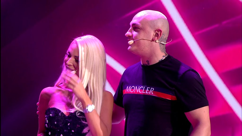 NAGLI PREKID EMISIJE! Desingerica izveo takmičarevog brata, on zapevao pred svima i ušao u Pinkove zvezde (VIDEO)