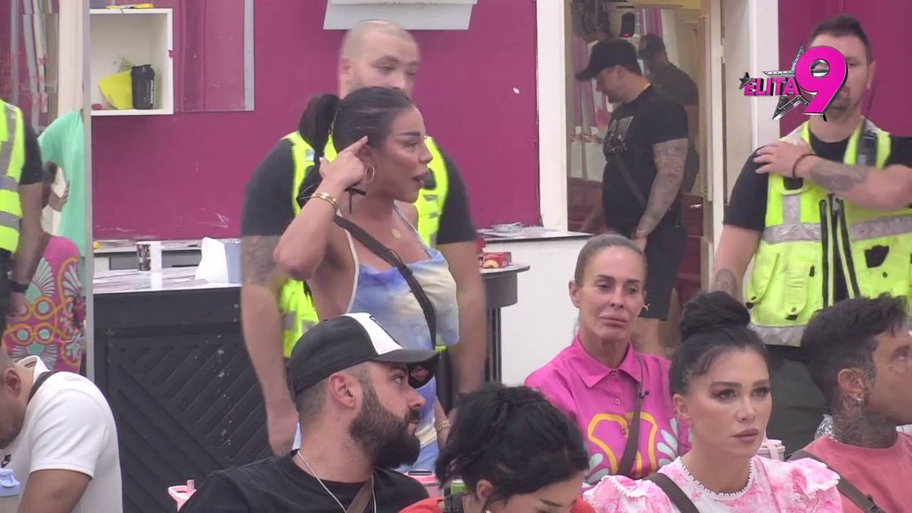 Sofiji majka Brankica okrenula leđa? Terza isprozivao Janićijeviće, ona u nikad žesćem ratu sa Urošem: Možda majka traži novog dedu kog ćete da muzete (VIDEO)