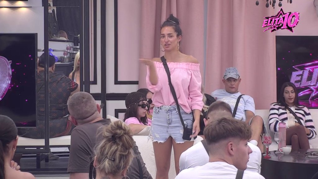 Đukić samo opipava teren kod Aneli? Takmičari uvereni da zavlači Lauru i da od njihove veze nema ništa! (VIDEO)