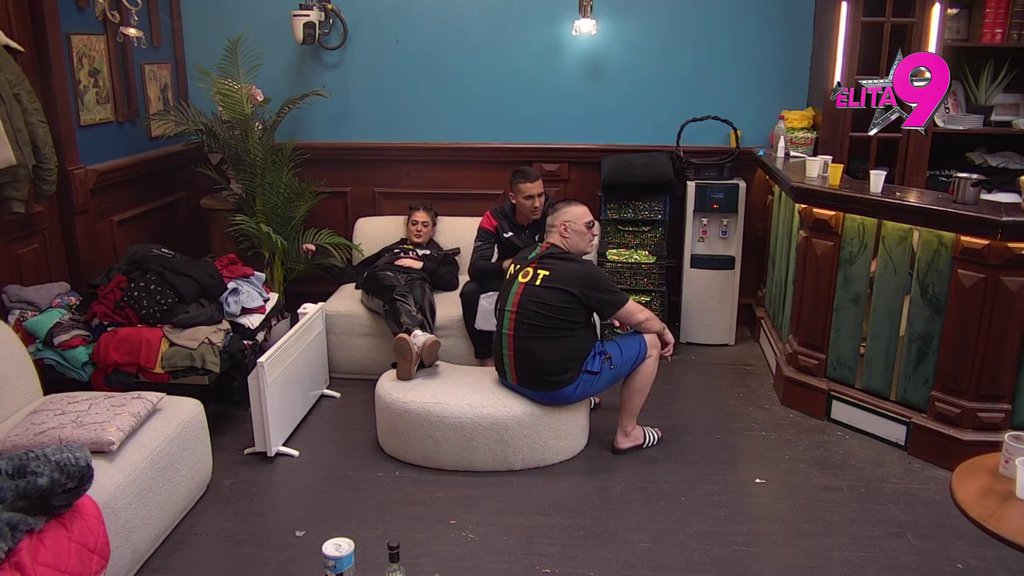 INAT BORI, ILI ČISTA PRIVLAČNOST?! Anastasija se ne odvaja od Murata, on je prigrlio i ne skida osmeh s lica! (VIDEO)