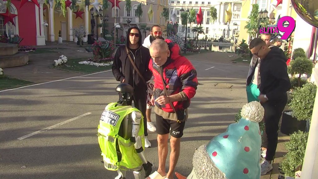 Ona je mene odvela u Hotel, iskoristila me, mogao sam da se ljubim i sa konjem! Asmin pokušava da se OPERE OD ANELI na sve načine, Toša ga RASKRINKAO! (VIDEO)