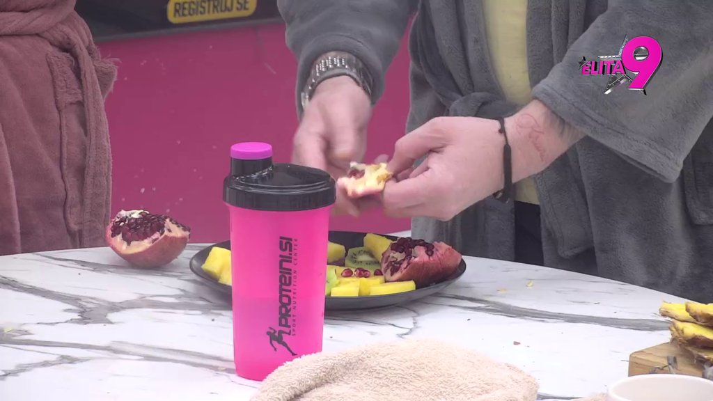 ISECITE NAR KAO PROFESIONALAC! Janjuš daje savete za pravilno serviranje voća, Kačavenda mu srušila iluzije! (VIDEO)