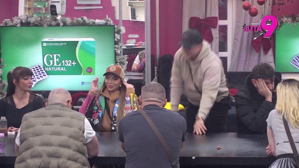 Svi prijatelji joj okrenuli leđa: Mina na meti osuda zbog veze sa Viktorom, Terza jedva dočekao da je unakazi! (VIDEO)