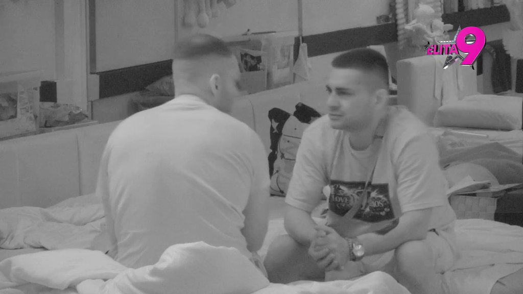 Pucali su na mene, nisam se plašio, jedini strah mi je bio da me ona ostavi! Bebica jeca u suzama, ponovo bi sve oprostio Teodori preljubnici: Samo ona i moja deca! (VIDEO)