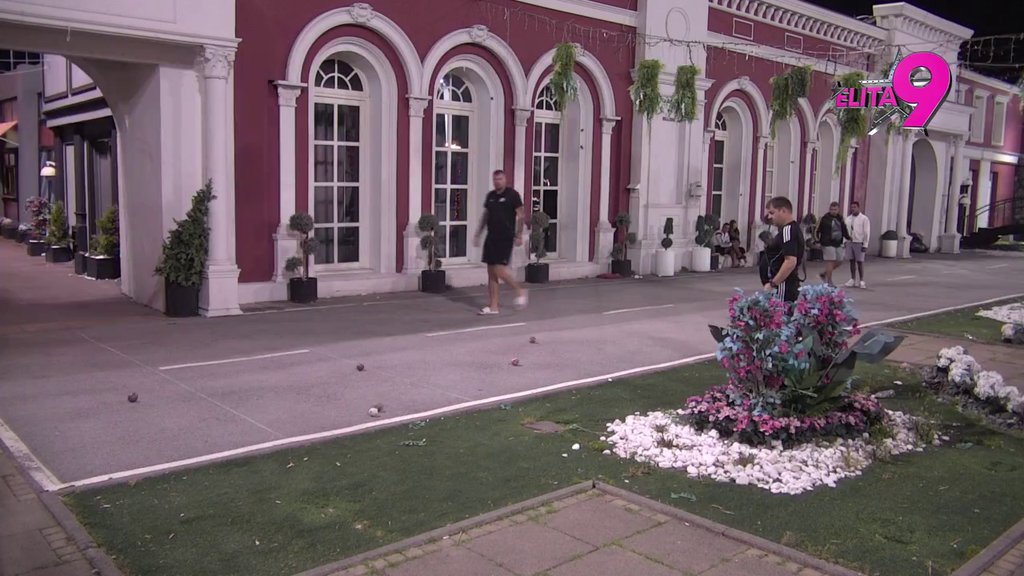OVO NIKADA NE PROPUŠTAJU: Njih četvorica ne odustaju od ovog rituala, boćanje ponovo glavna zanimacija u Beloj kući! (VIDEO)