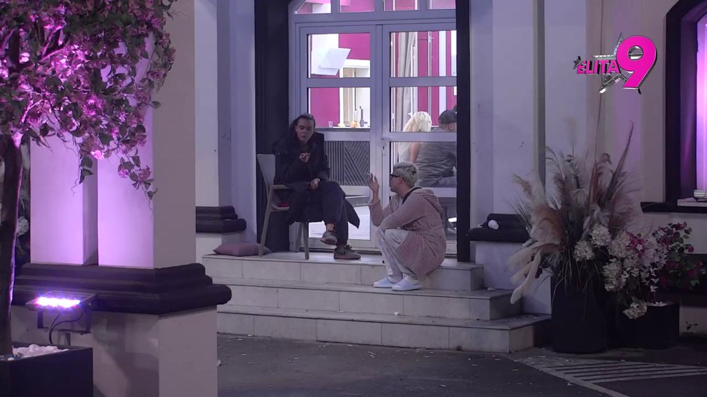 Grčevito se bori da je odbrani! Uroš uložio zadnji atom snage da opere Milicu, ali bezuspešno: Ložila se na Anđela u Eliti 7... (VIDEO)