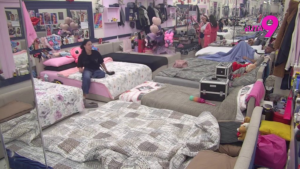 Prao mi je patike za 300 dinara, to je klasa ispod: Maja ponovo ponizila Terzu, pa zajedno s njim i Sofiju (VIDEO)