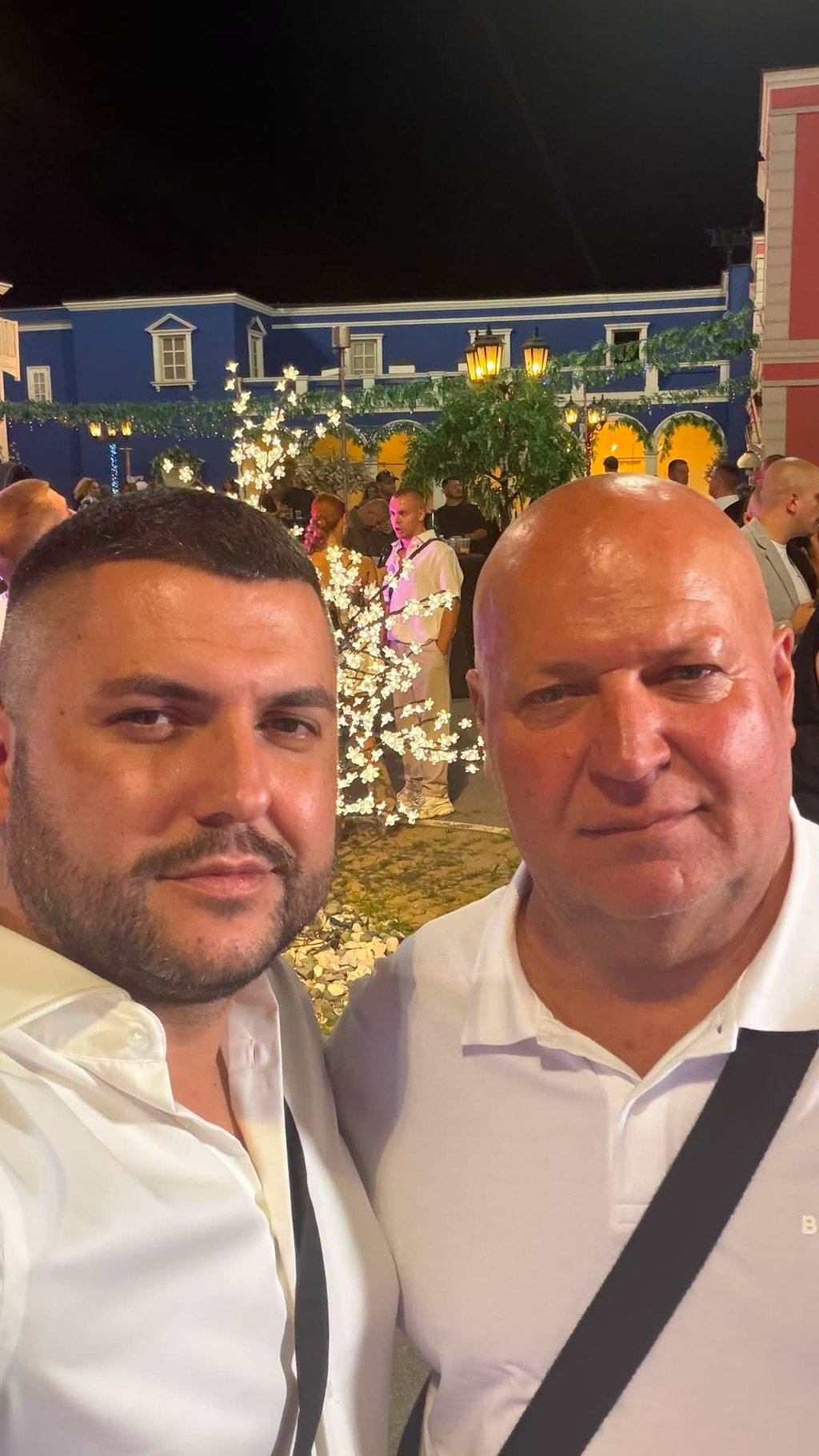 Asmin zaratio s ocem Mustafom zbog grljenja Aneli i Stanije, on odbrusio: Nećete me naterati na kajanje!