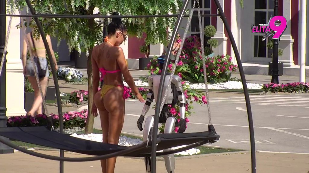 URNEBESNO: Mamurni Janjuš uspeo da se posvađa sa Tošom! Danas mu ništa nije po volji! (VIDEO)