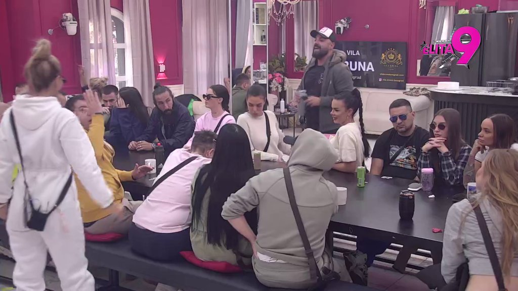 OBJAVILA MU HLADAN RAT: Aneli Ahmić poručila Luki da će ga navući na TANAK LED zbog Anite: IZIGRAO SI ME! (VIDEO)