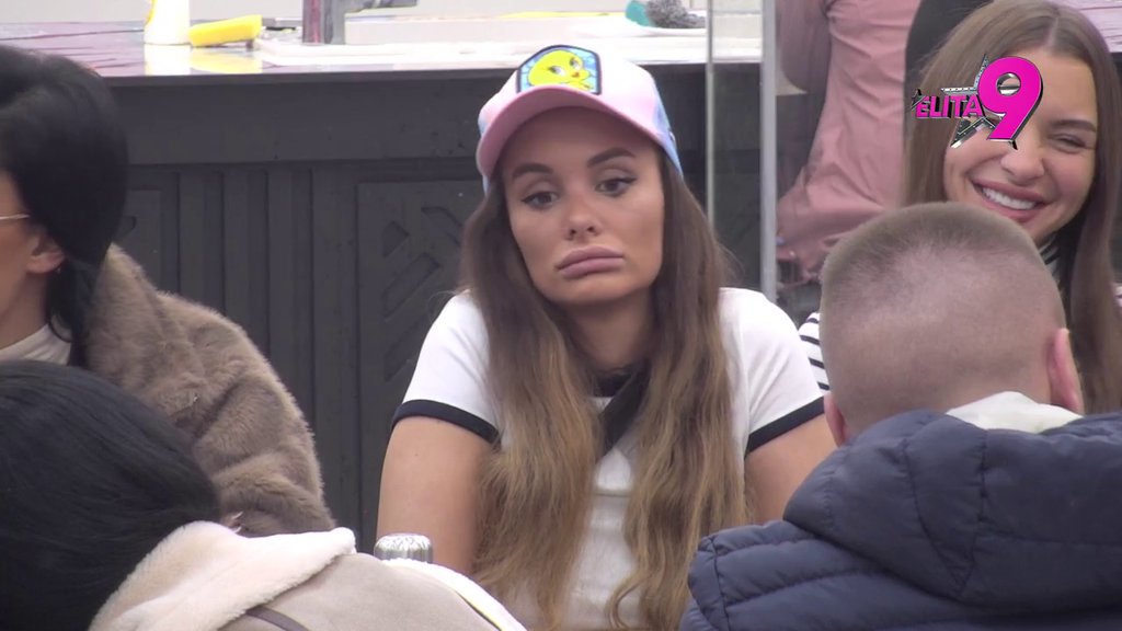 BEBICI NALAZI ZAMERKE, A RADI ISTO!  Učesnici osuli RAFAL po Teodori jer je Filipu prešla preko flerta sa Majom, a onda ga primila u krevet! (VIDEO)